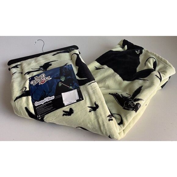 The Wizard Of Oz Wicked Witch 60 X 70" Green Throw Blanket Flying Monkeys NEW - Picture 3 of 16